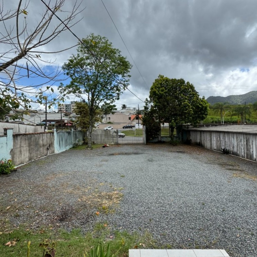 Terreno com casa / construo 