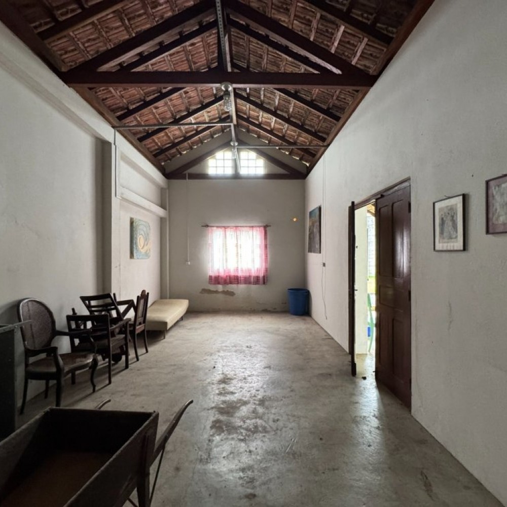 Terreno com casa / construo 
