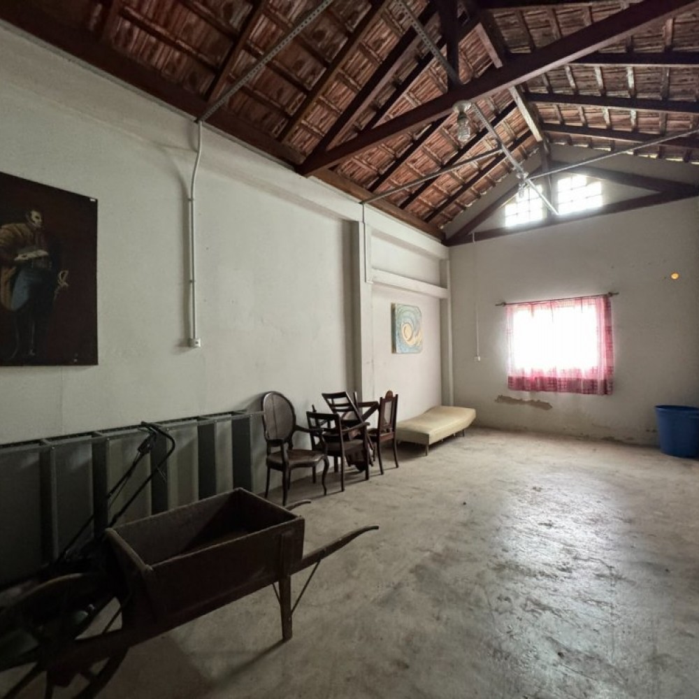 Terreno com casa / construo 
