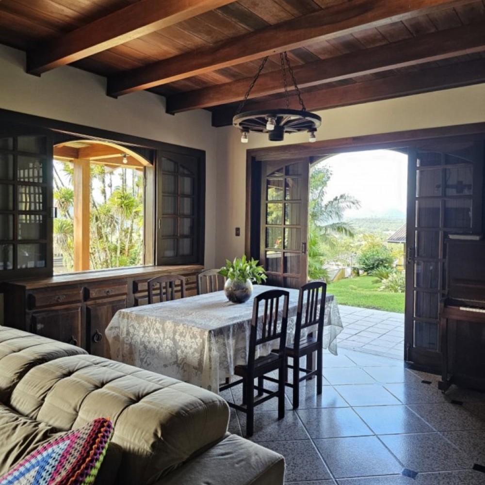 CASA NO BAIRRO SANTA LUZIA 