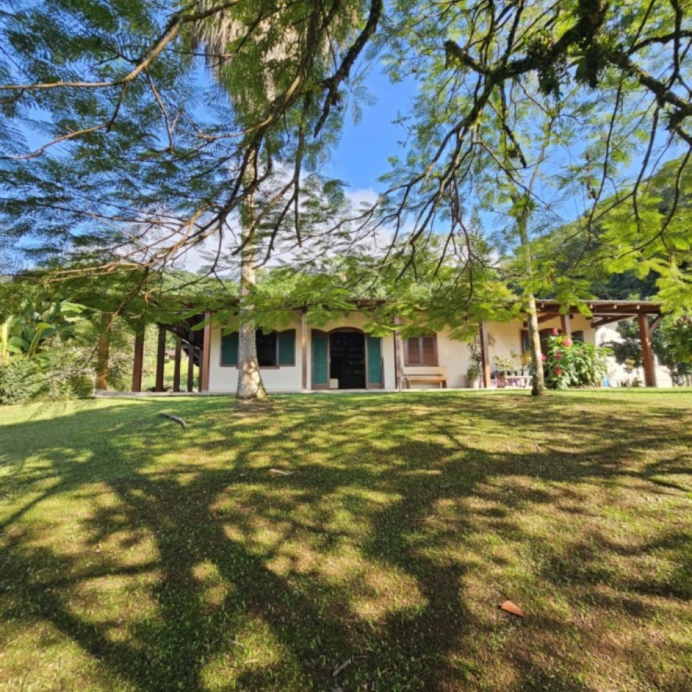 CASA NO BAIRRO SANTA LUZIA 