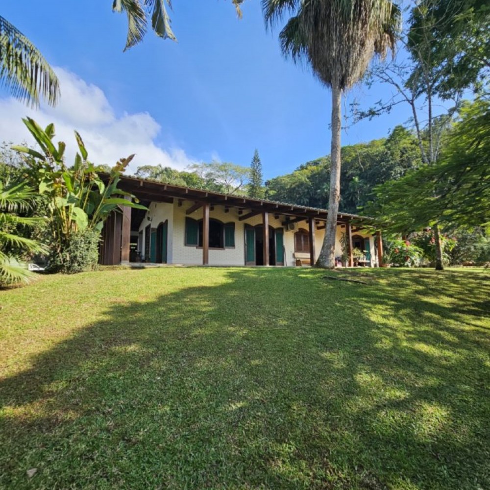 CASA NO BAIRRO SANTA LUZIA 