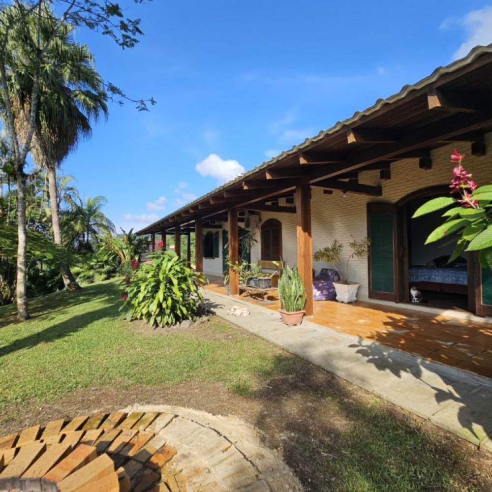 CASA NO BAIRRO SANTA LUZIA 