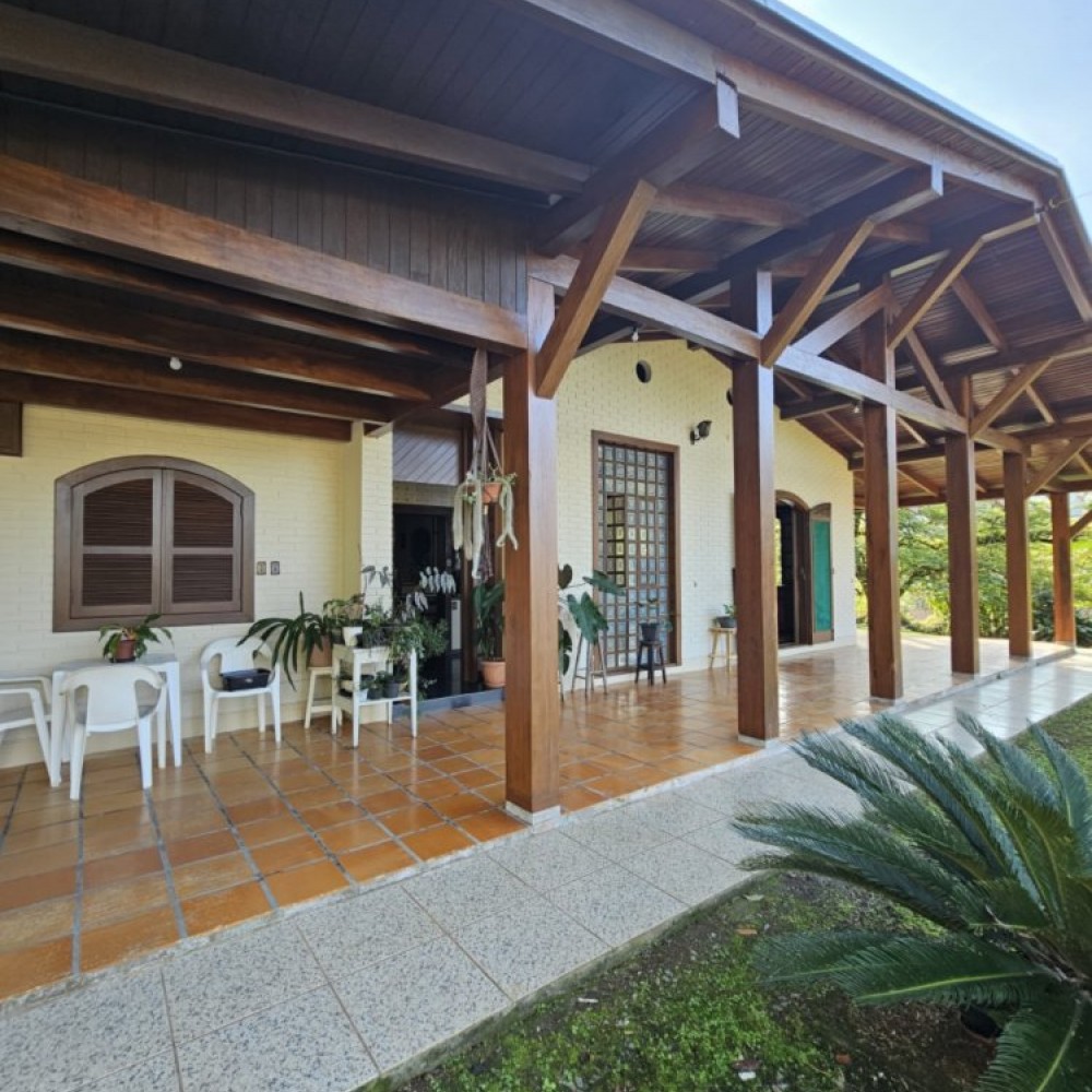 CASA NO BAIRRO SANTA LUZIA 