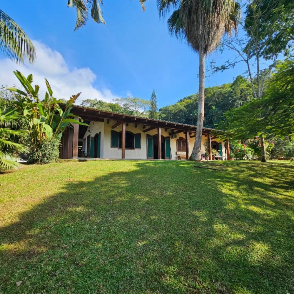 CASA NO BAIRRO SANTA LUZIA 