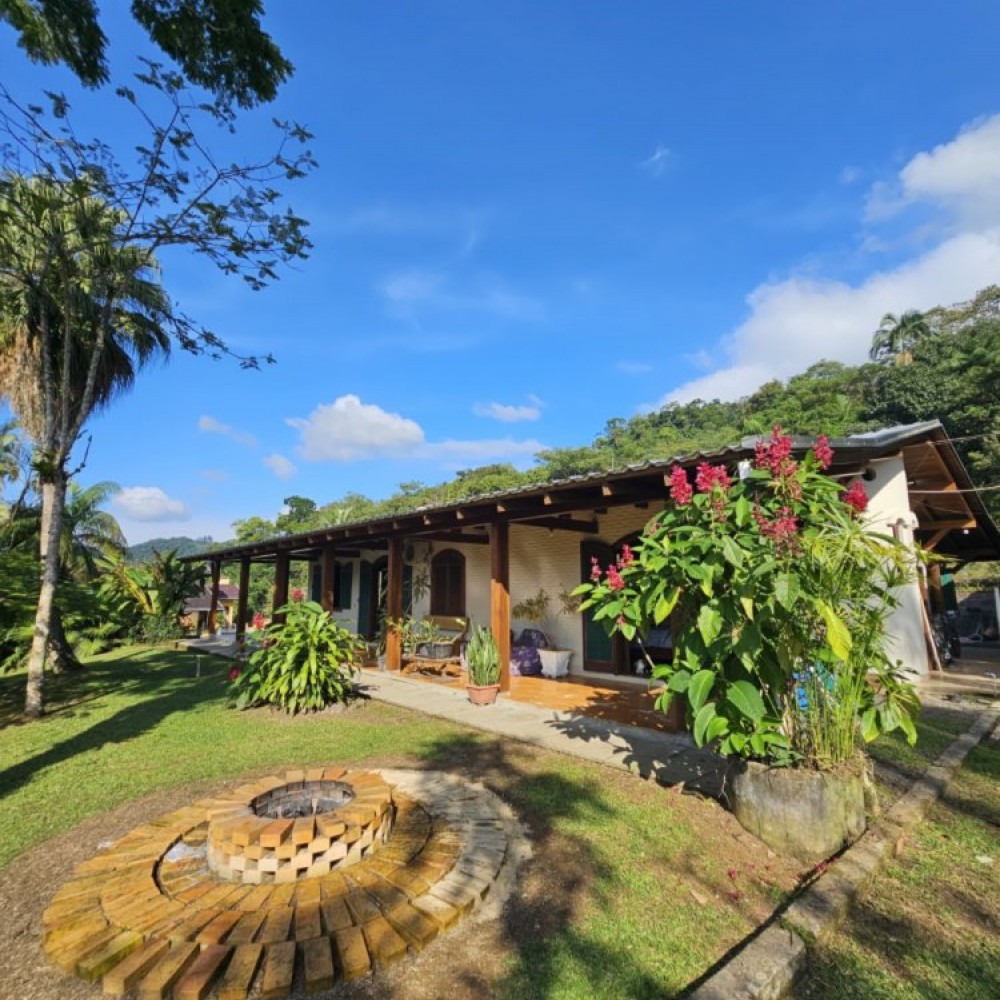 CASA NO BAIRRO SANTA LUZIA 