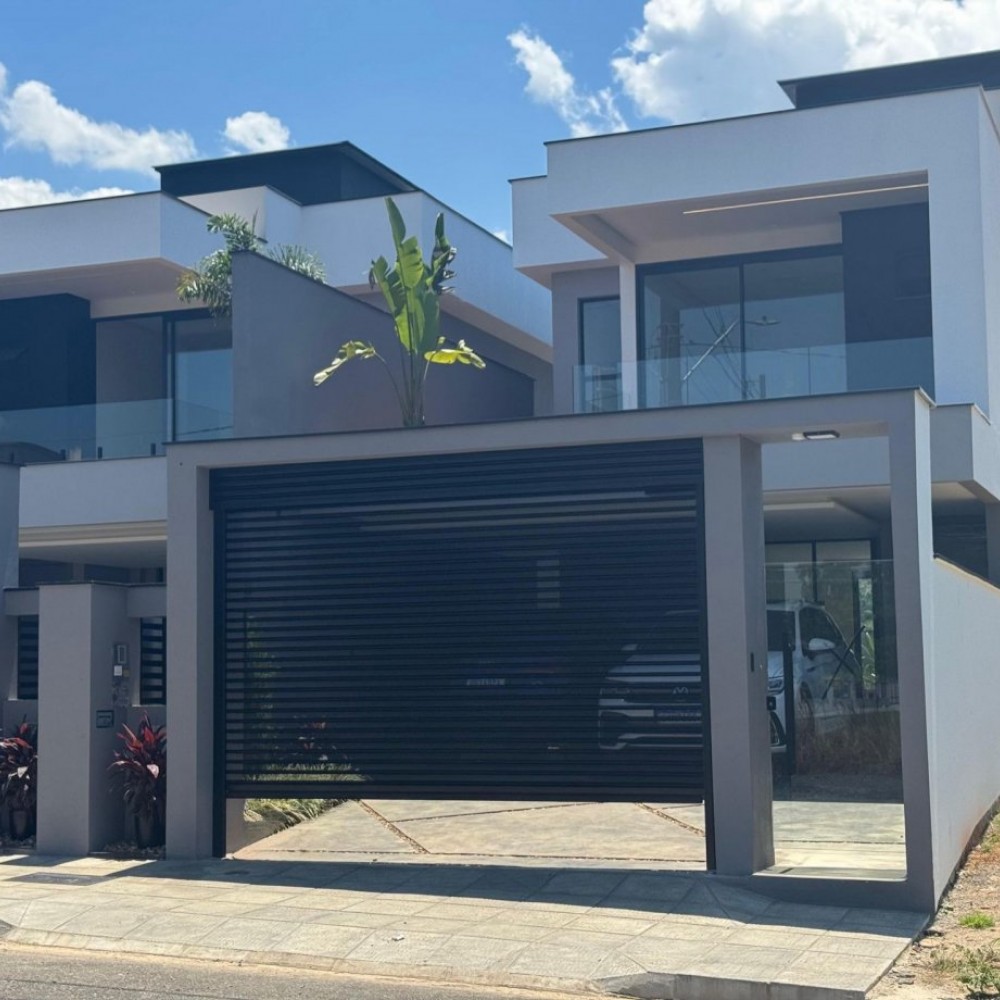 Casa com Piscina em Tr�s Rios do Norte | Jaragu� d