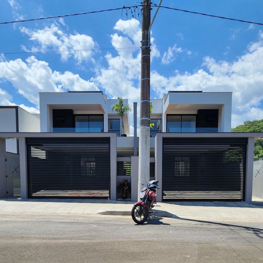 Casa com Piscina em Tr�s Rios do Norte | Jaragu� d