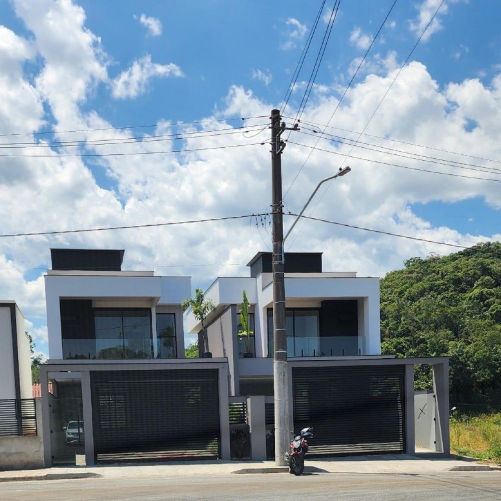 Casa com Piscina em Tr�s Rios do Norte | Jaragu� d