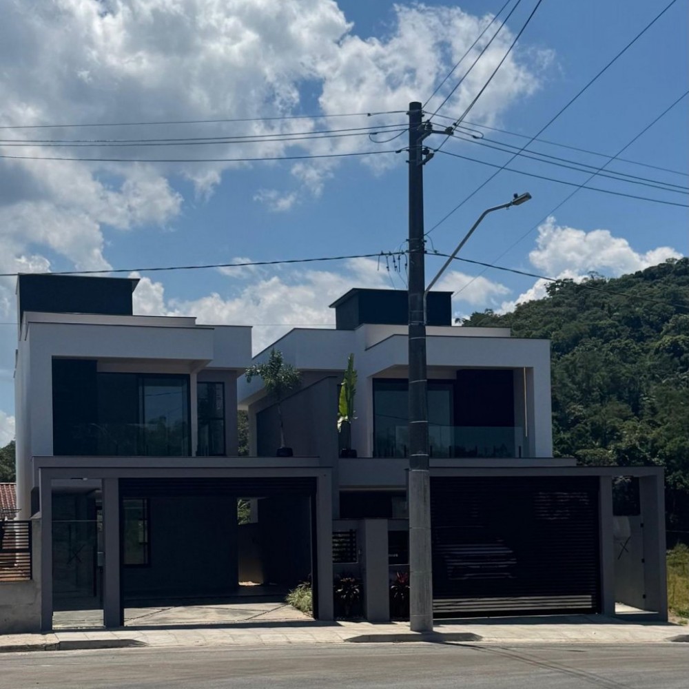 Casa com Piscina em Tr�s Rios do Norte | Jaragu� d
