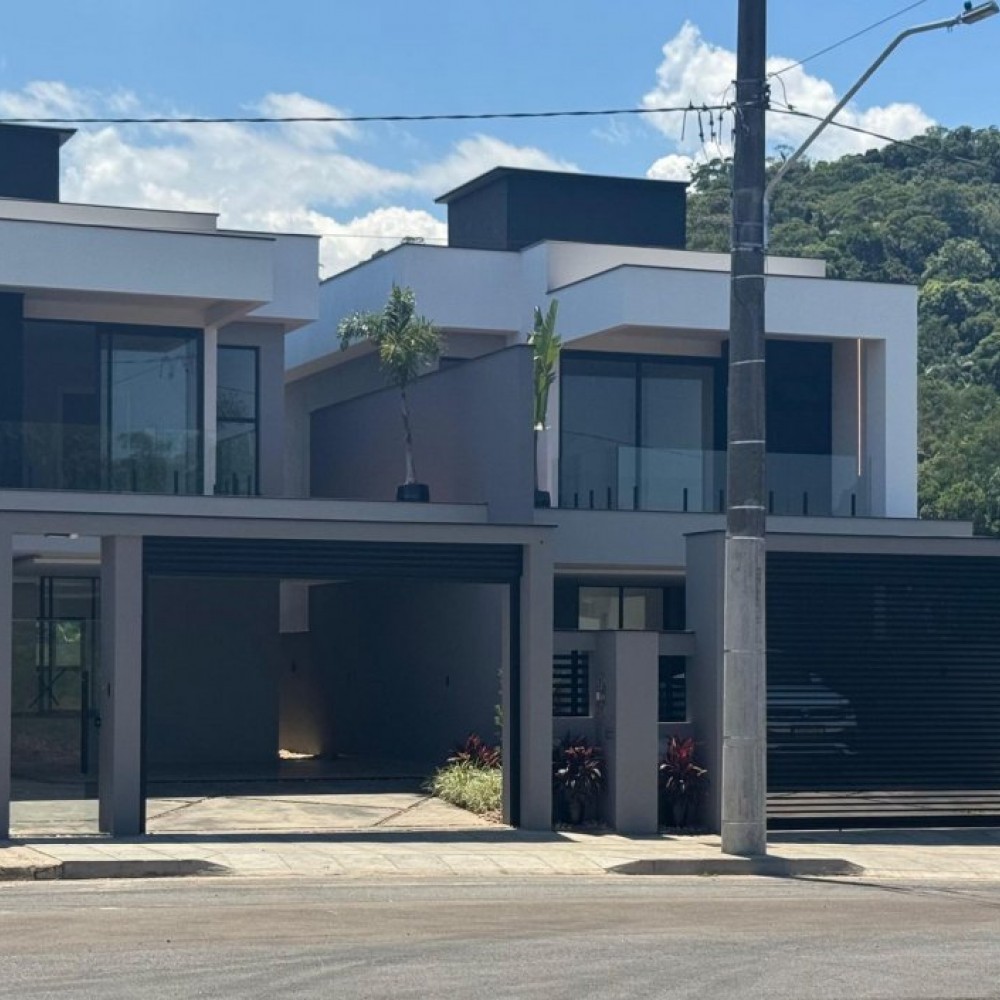 Casa com Piscina em Tr�s Rios do Norte | Jaragu� d
