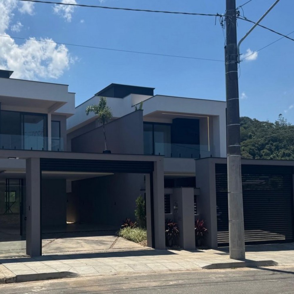 Casa com Piscina em Tr�s Rios do Norte | Jaragu� d