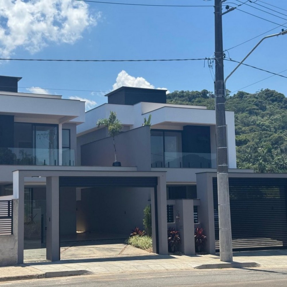 Casa com Piscina em Tr�s Rios do Norte | Jaragu� d