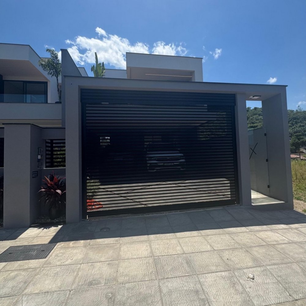 Casa com Piscina em Tr�s Rios do Norte | Jaragu� d
