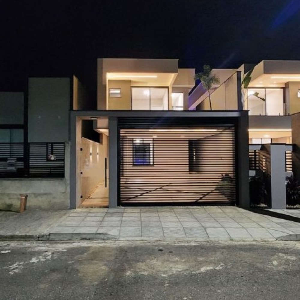 Casa com Piscina em Tr�s Rios do Norte | Jaragu� d