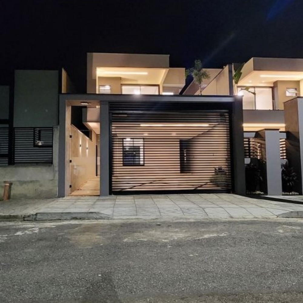 Casa com Piscina em Tr�s Rios do Norte | Jaragu� d