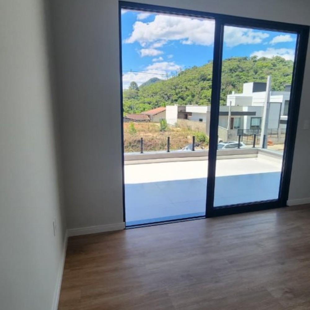 Casa com 2 Su�tes � Venda em Jaragu� do Sul