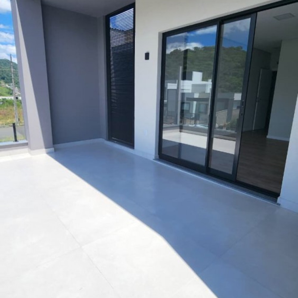 Casa com 2 Su�tes � Venda em Jaragu� do Sul