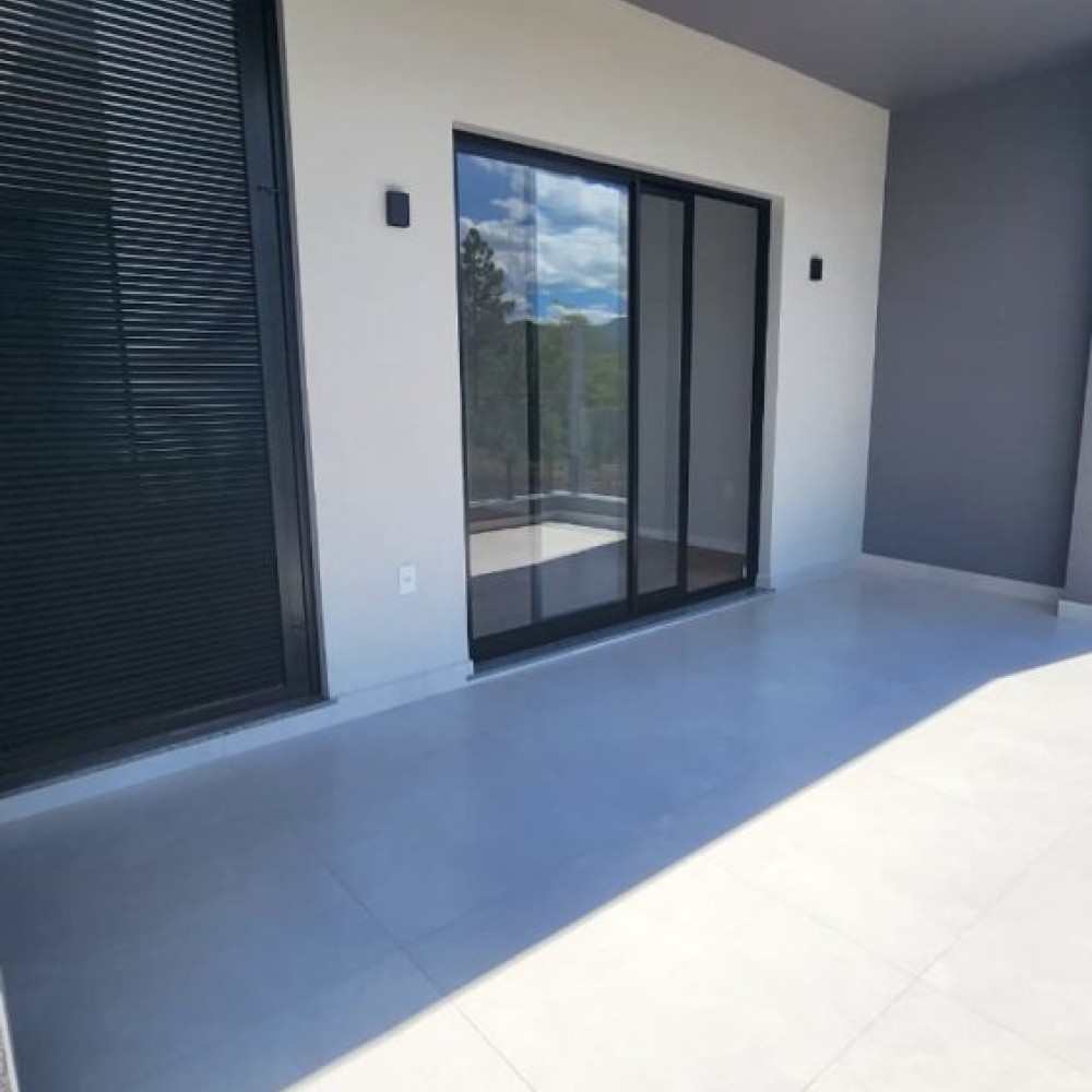 Casa com 1 Su�te + 2 Quartos em Jaragu� do Sul