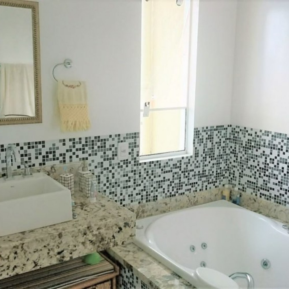 Casa com 4 Quartos e Piscina no Czerniewicz