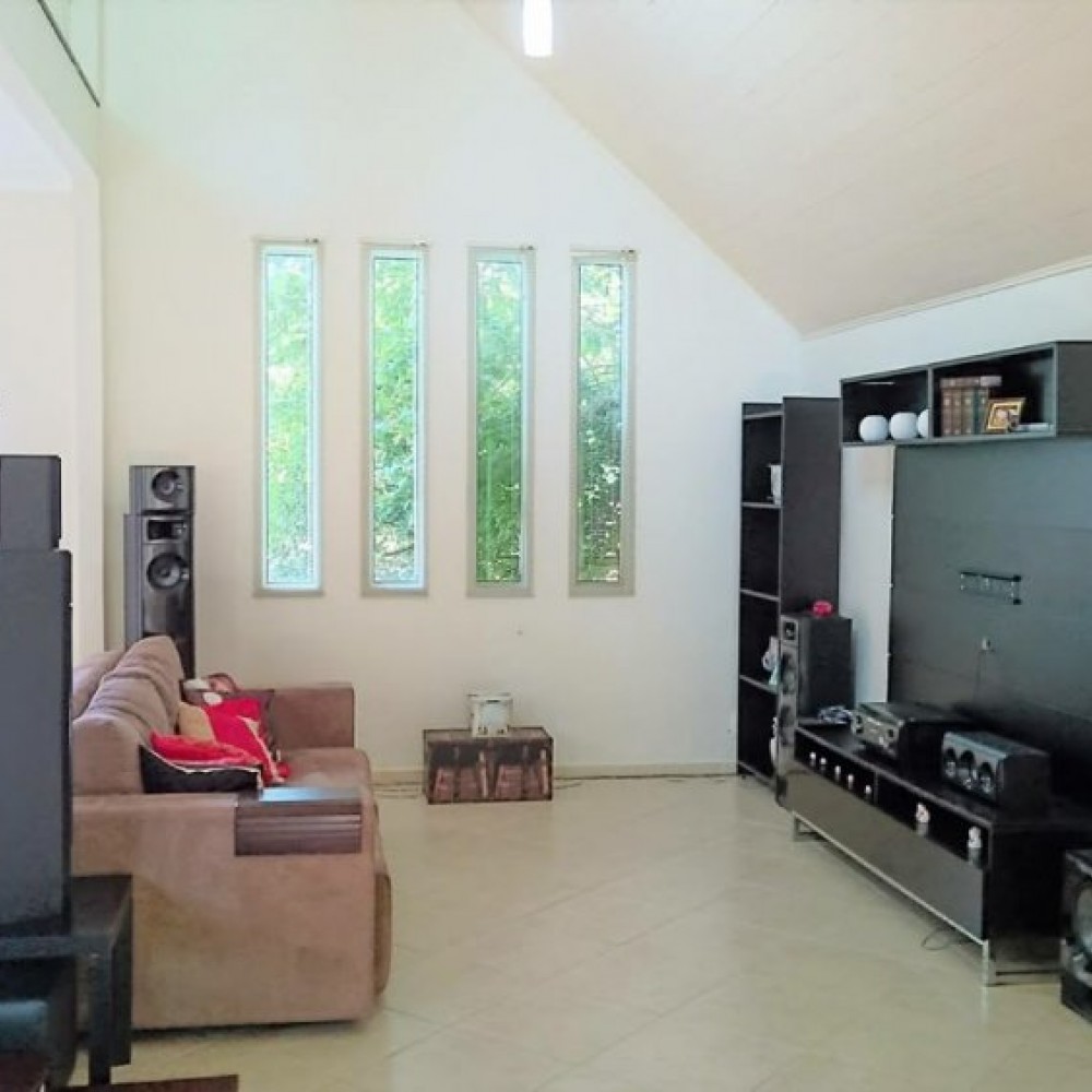 Casa com 4 Quartos e Piscina no Czerniewicz