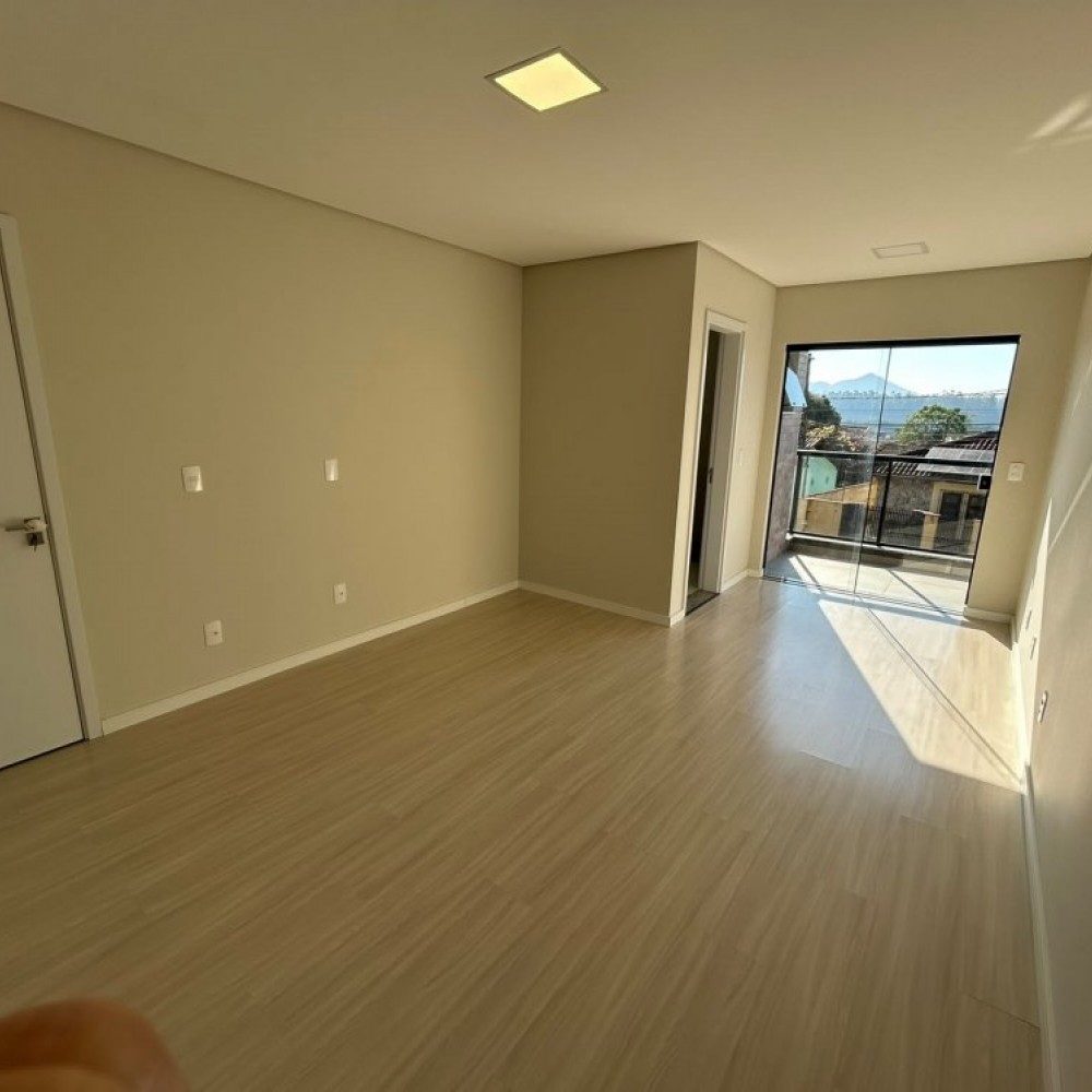 Casa com 2 Su�tes na Ilha da Figueira