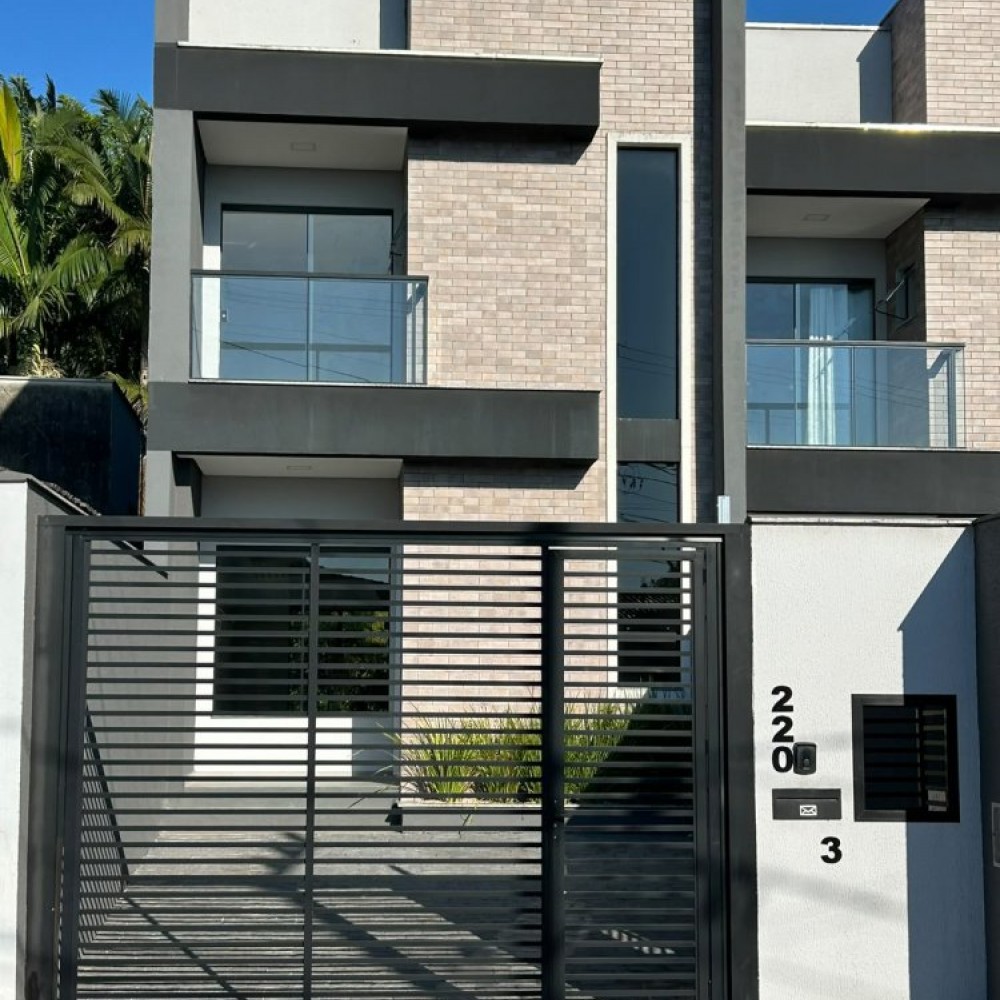 Casa com 2 Su�tes na Ilha da Figueira