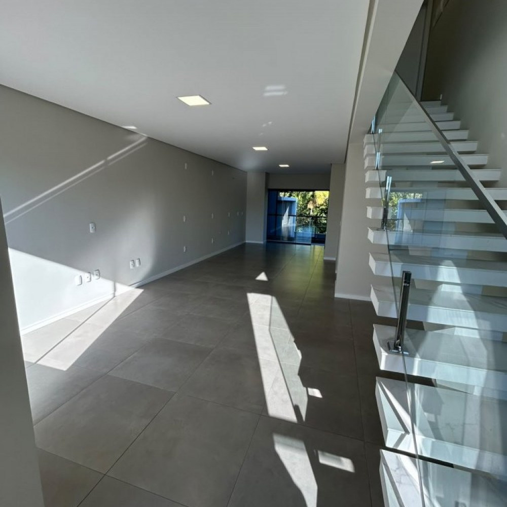Casa com 2 Su�tes na Ilha da Figueira