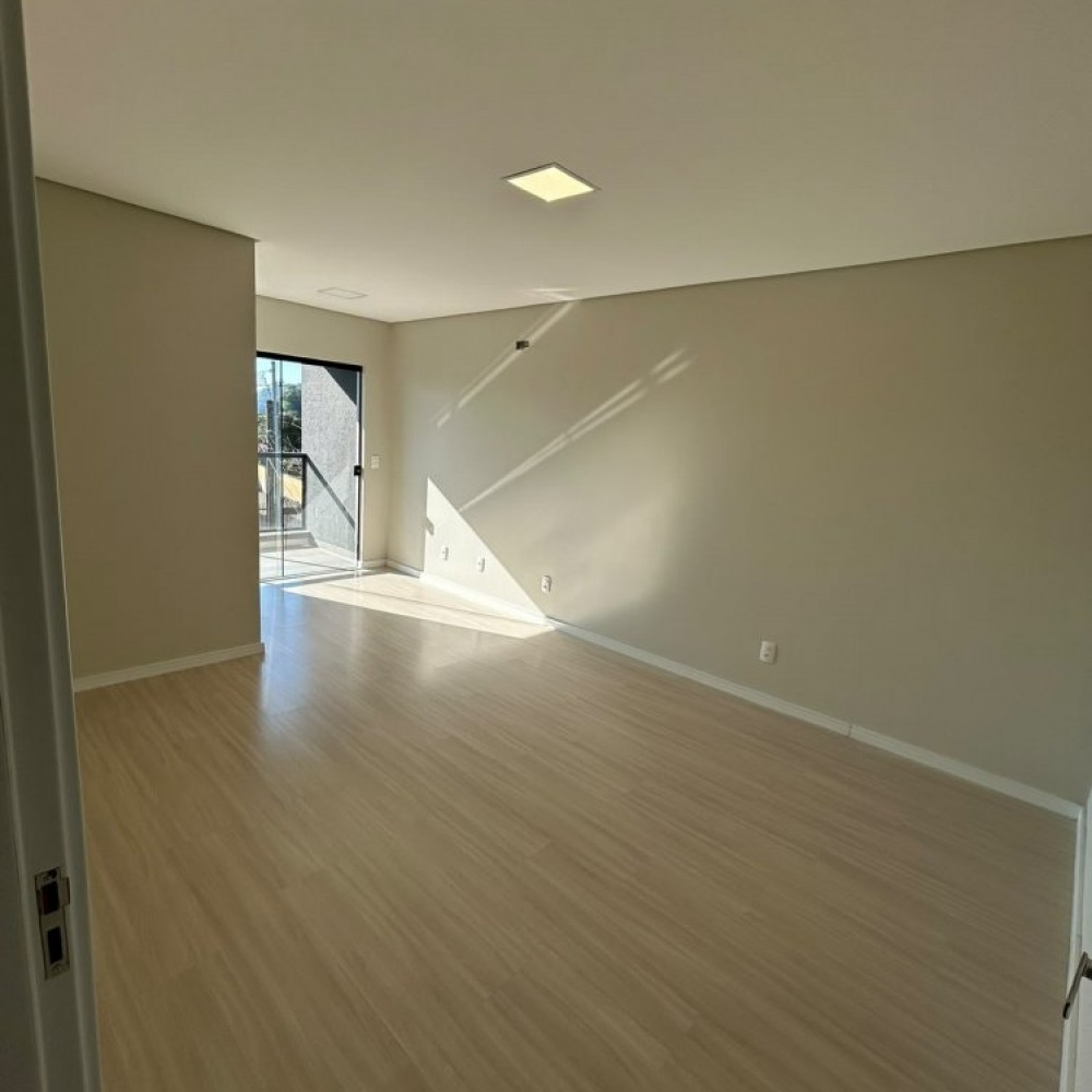 Casa com 2 Su�tes na Ilha da Figueira