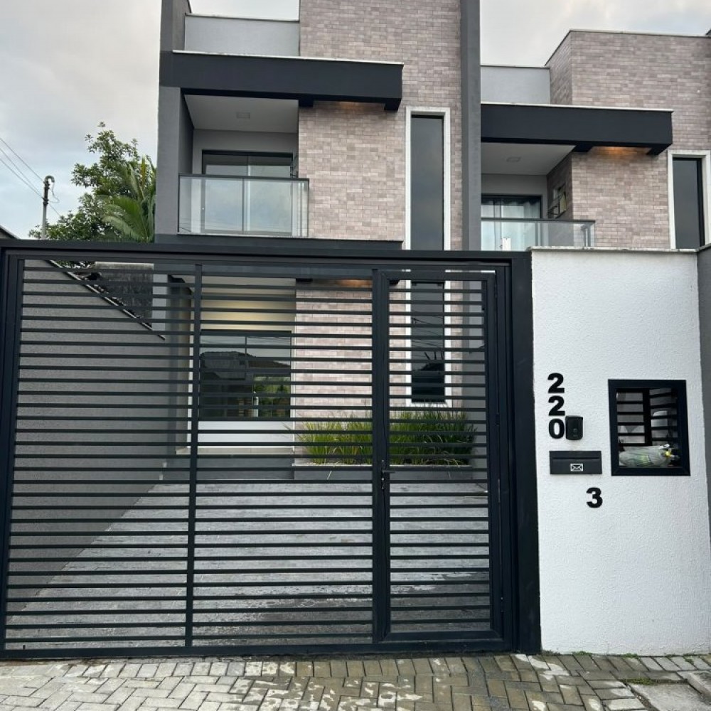 Casa com 2 Su�tes na Ilha da Figueira