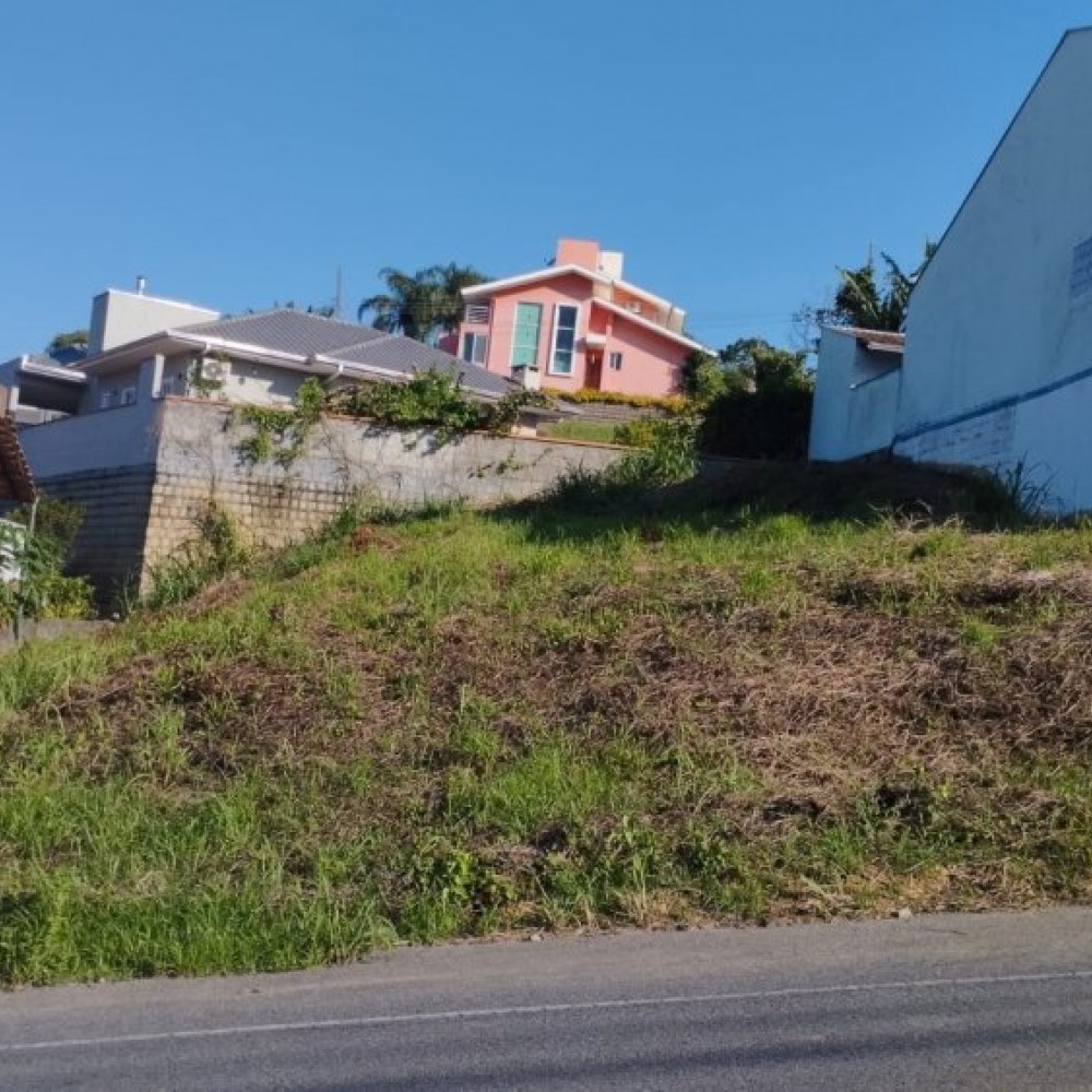 AMPLO TERRENO  NO CENTRRO DE SCHOROEDER