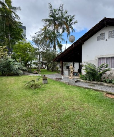 Terreno com casa / construo 