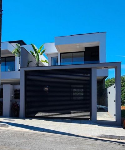 Casa com Piscina em Tr�s Rios do Norte | Jaragu� d