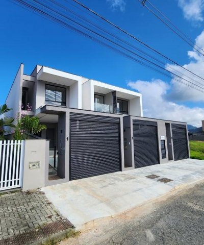 Geminado Duplex 3 Quartos � Venda em Tr�s Rios do 